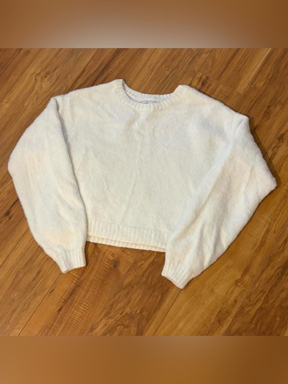 Hollister winter cream fuzzy comfy cropped sweater size small cozy soft girl
